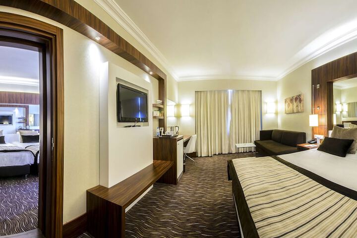 Room 27 of 90