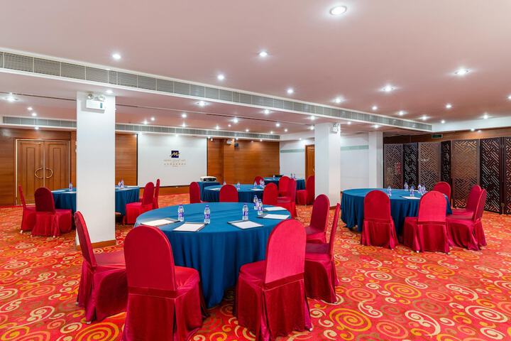 Entrance & Lobby
