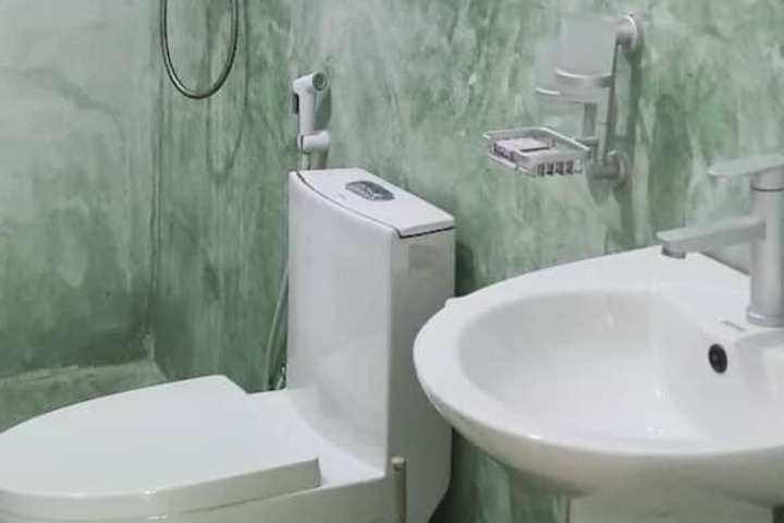 Room 6 of 11