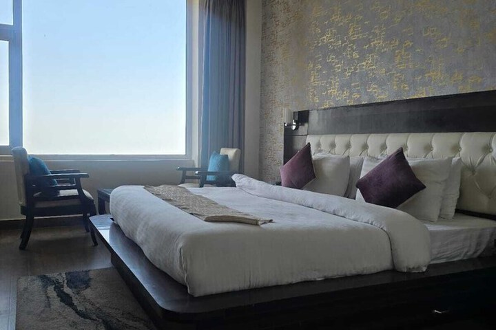 Room 2 of 30
