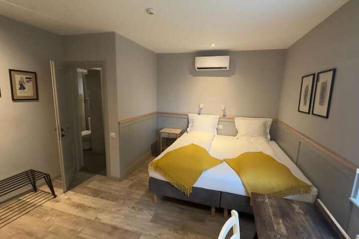 Room 2 of 21
