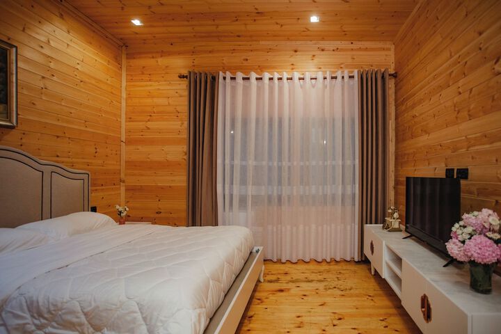 Room 9 of 34