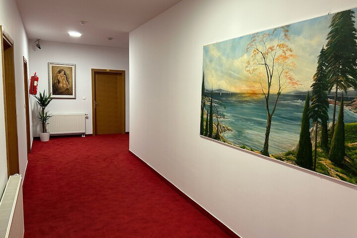 Room 27 of 58