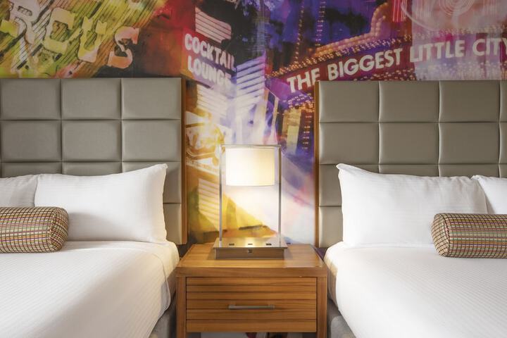 Sky Tower Deluxe 2 Queen Beds (3 of 9)