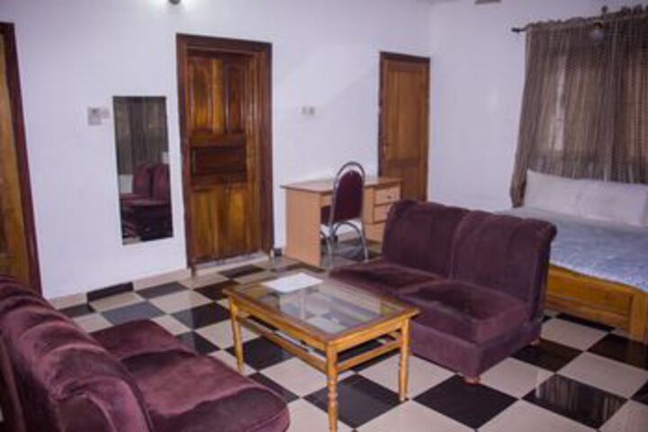 Room 33 of 37