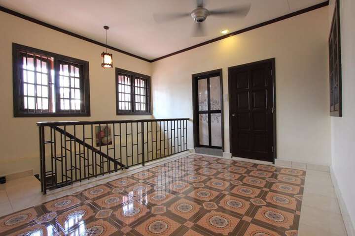 Room 9 of 29