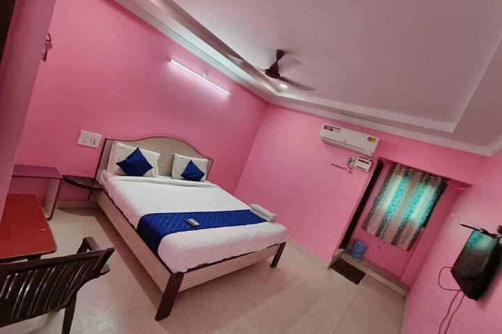 Room 3 of 16