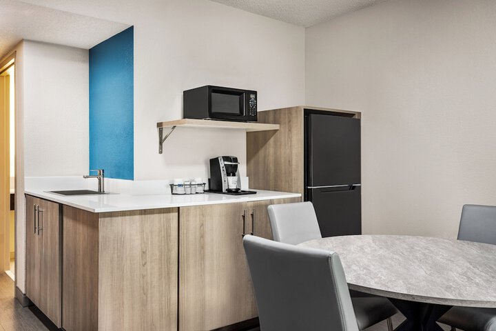 1 King Bed (2 of 15)