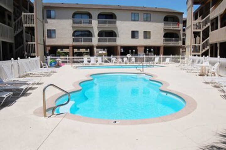 Pool 33 of 50