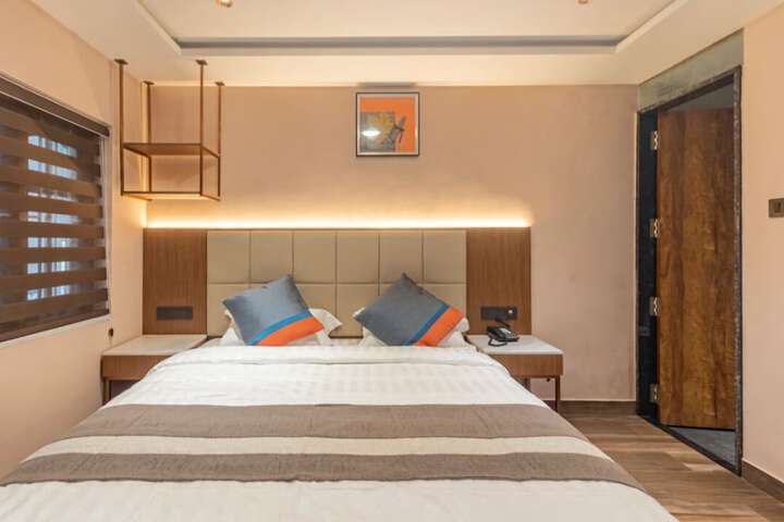 Room 5 of 15