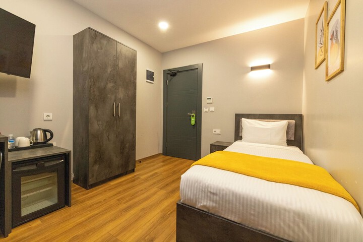 Room 10 of 25