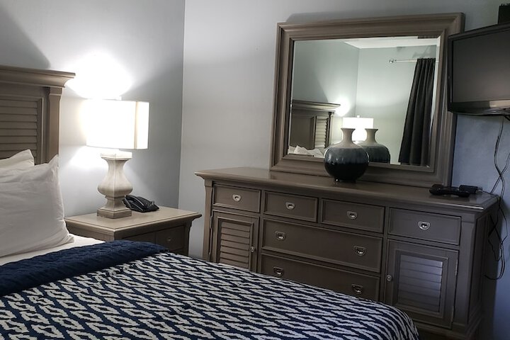 Executive 2 Queen Beds Pool View Garden Area (15 of 18)