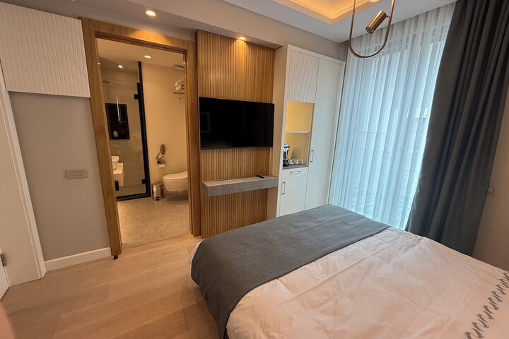 Room 5 of 91