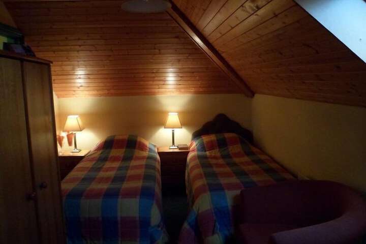 Room 17 of 28