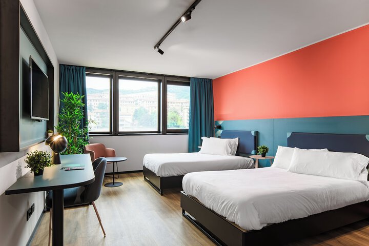 Room 18 of 28
