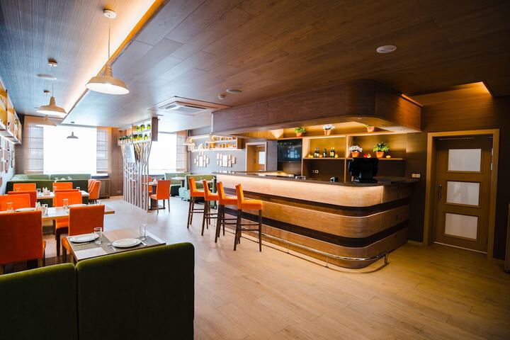 Lounge 56 of 64