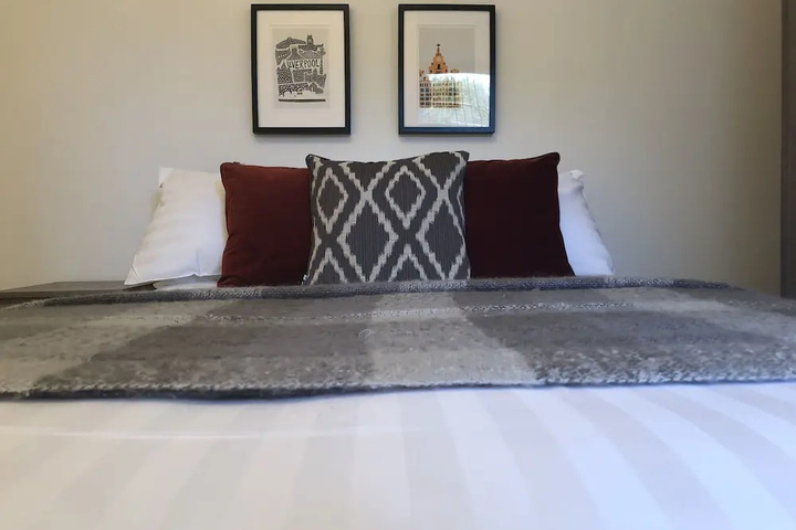 Room 25 of 33