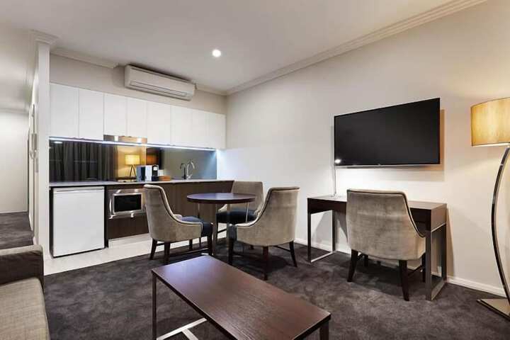 Room 13 of 32