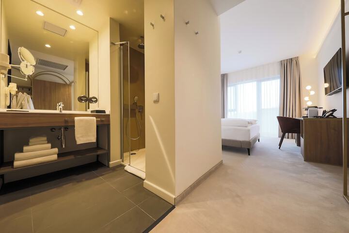 Room 27 of 117