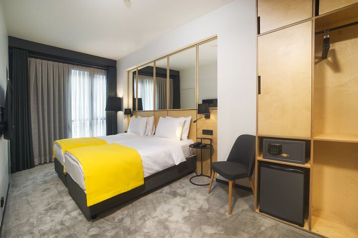 Room 15 of 30