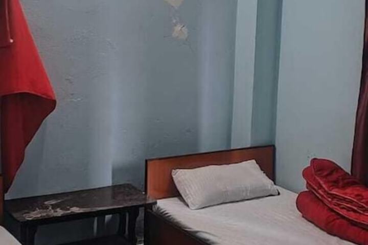 Room 4 of 11