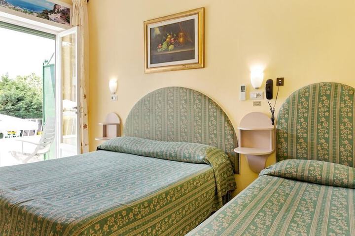 Room 9 of 29