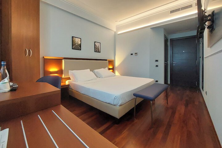 Room 27 of 64