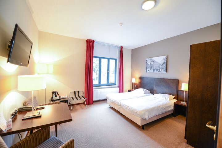 Room 11 of 35