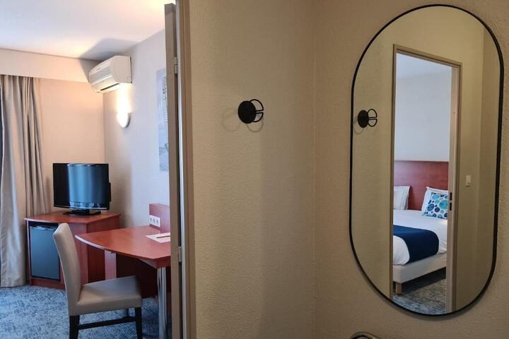 Room 19 of 46