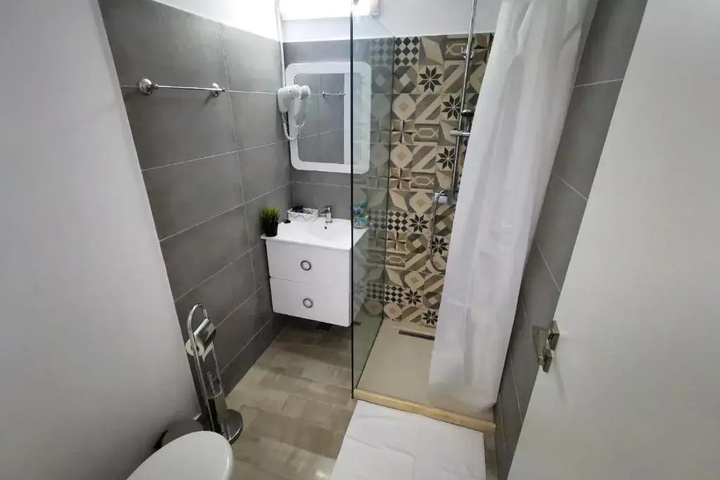 Room 8 of 19