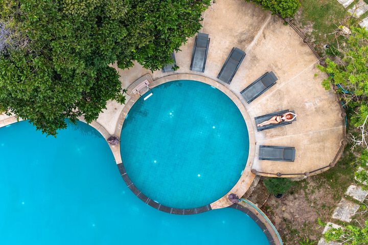 Pool 104 of 251