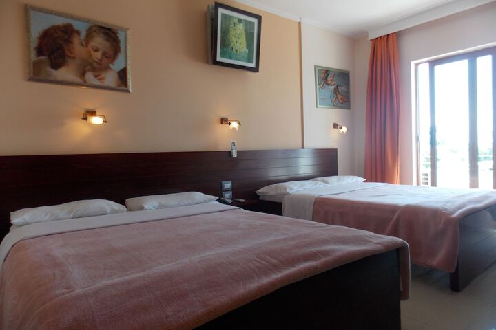 Room 14 of 135