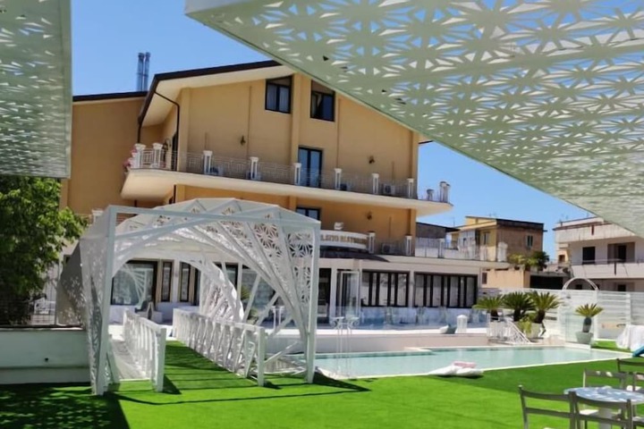 Pools & Facilities