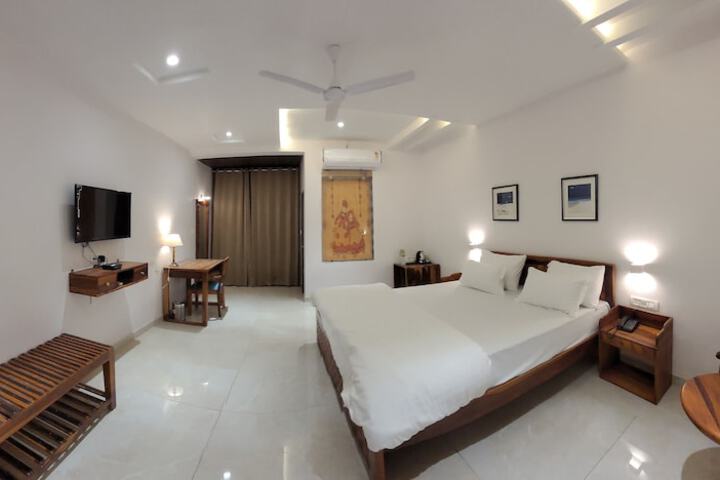 Room 14 of 49