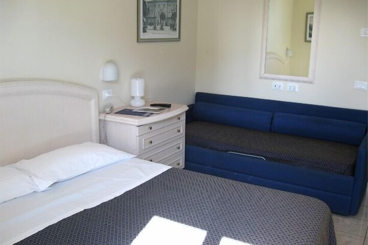 Room 6 of 29