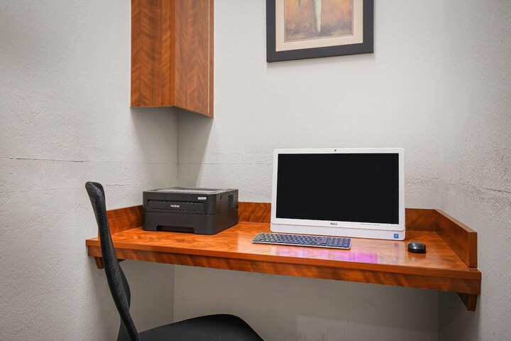 Business Center 41 of 43