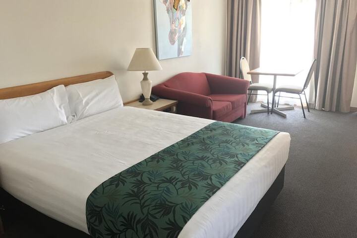 Room 8 of 34
