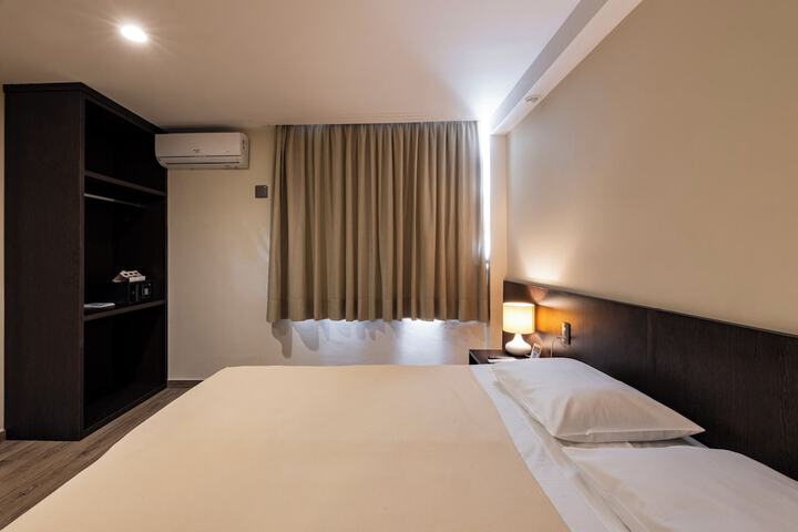 Room 47 of 183