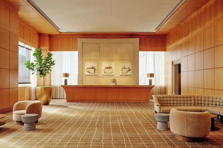 Lobby lounge