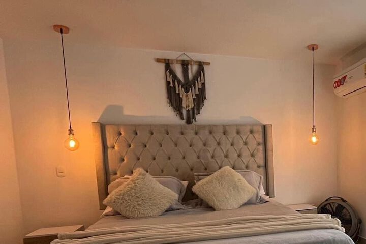Room 10 of 12