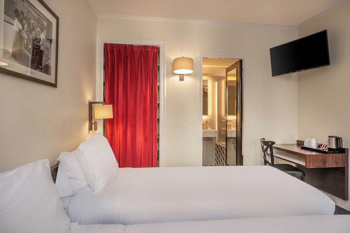 Room 6 of 33