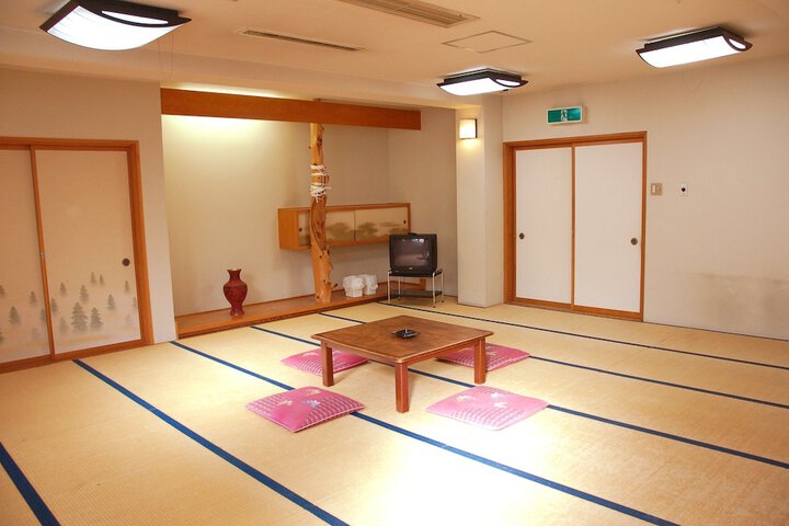 Room 13 of 40