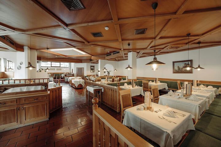 Dining 140 of 151