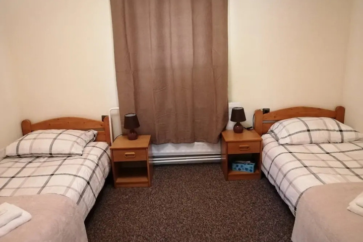 Room 4 of 14