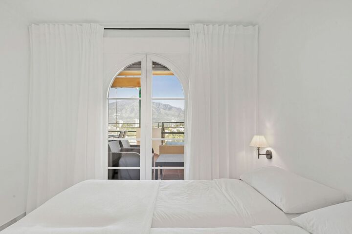 Room 2 of 25