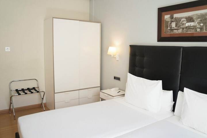 Room 34 of 105