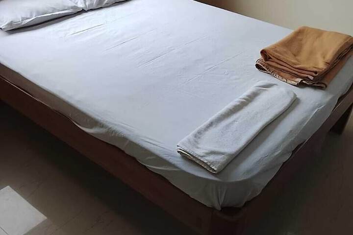 Room 10 of 28