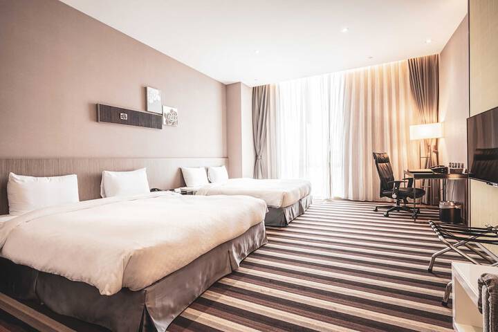Room 8 of 32