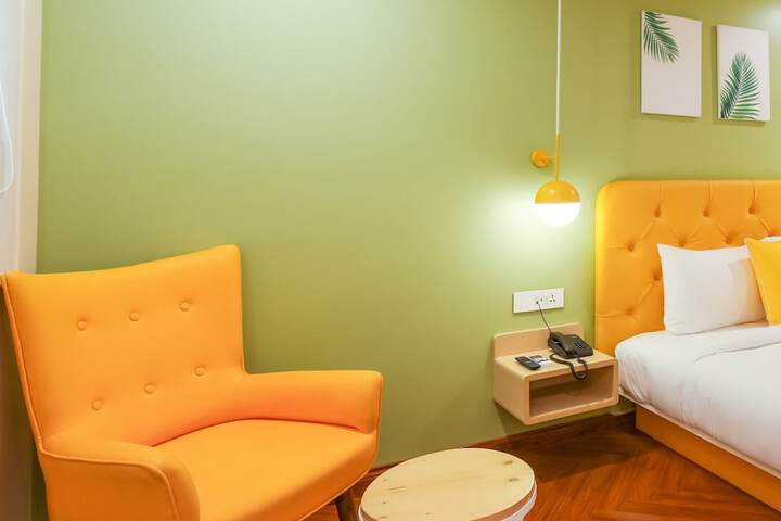 Room 9 of 32