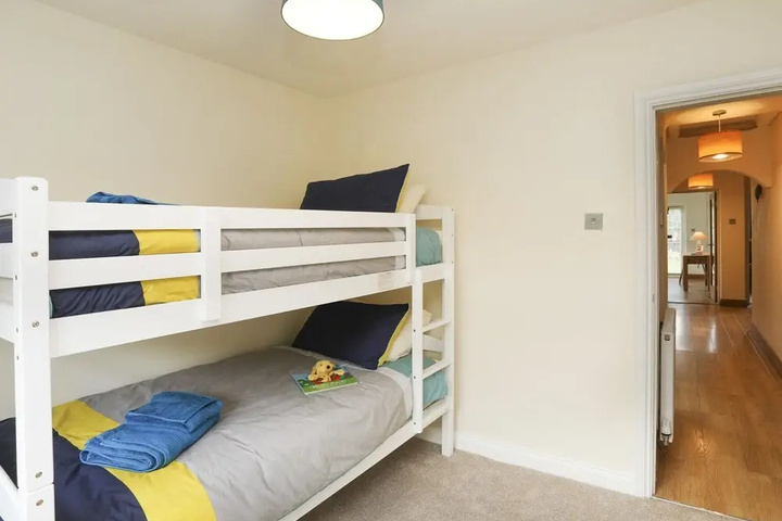 Room 2 of 16